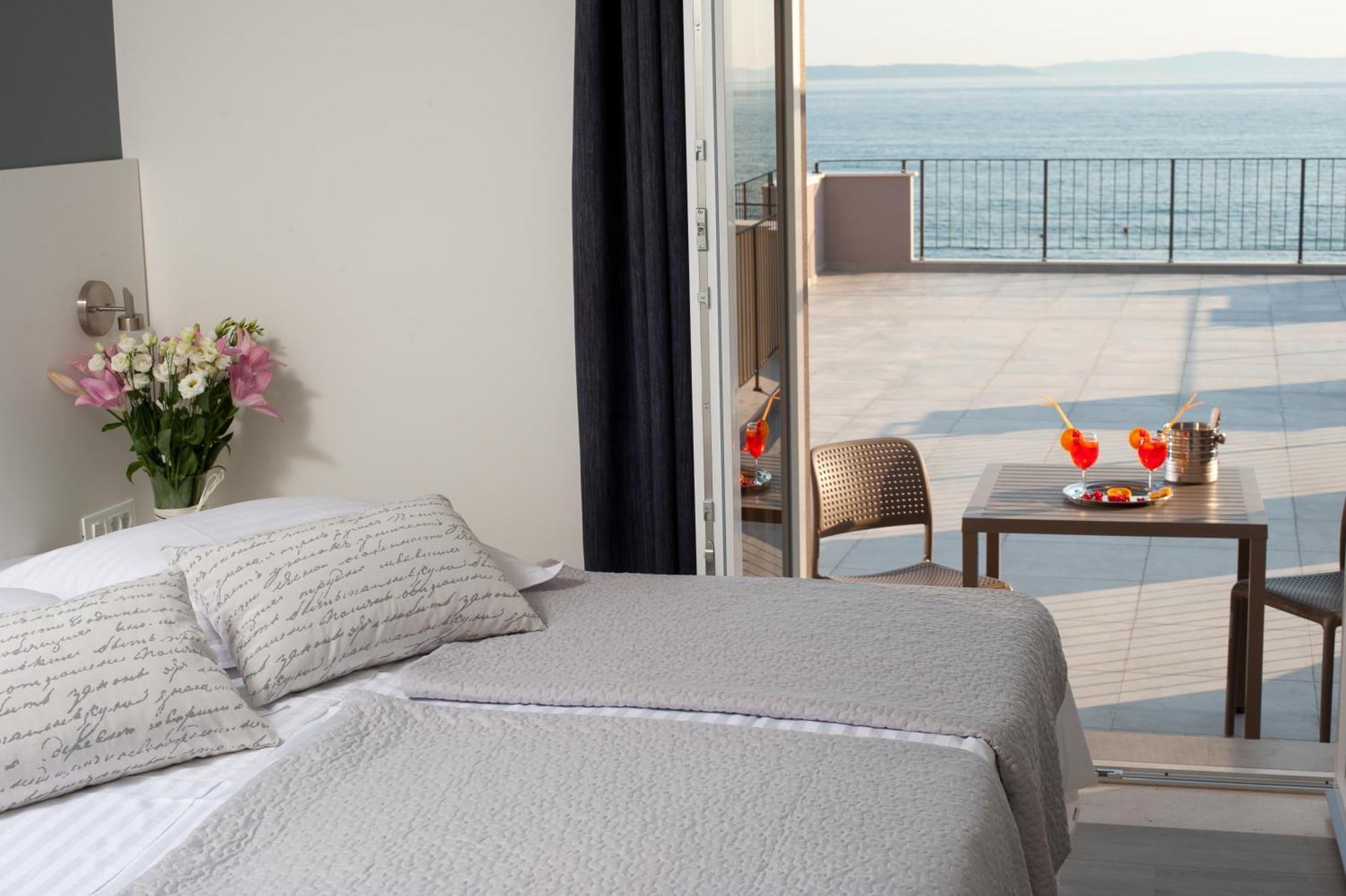Seaside Luxury Suites Podstrana Habitación foto
